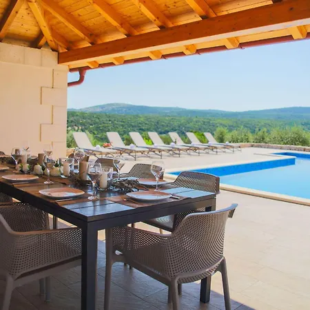 Дом отдыха In Mit Privatem Pool By Interhome *